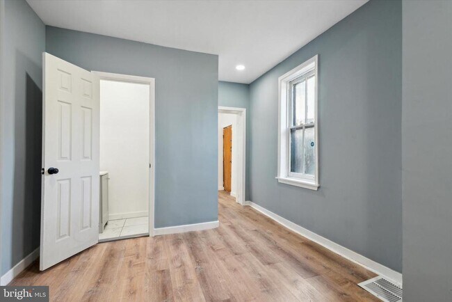 Foto del edificio - 2523 W Montgomery Ave