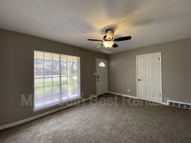 Building Photo - 4564 Almo Ave
