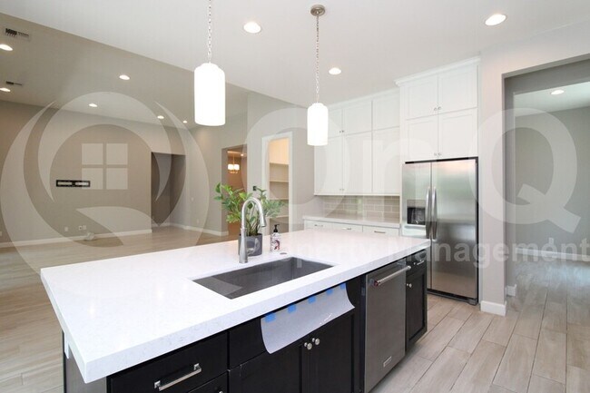 Building Photo - 3847 E Mead Dr
