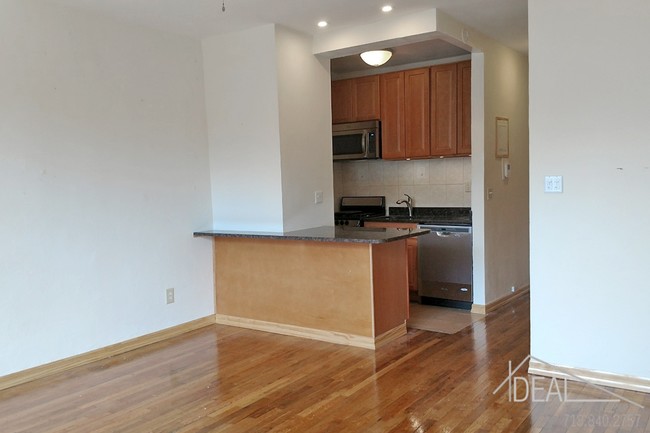 Building Photo - Oversized Studio with Terrace in Park Slope.