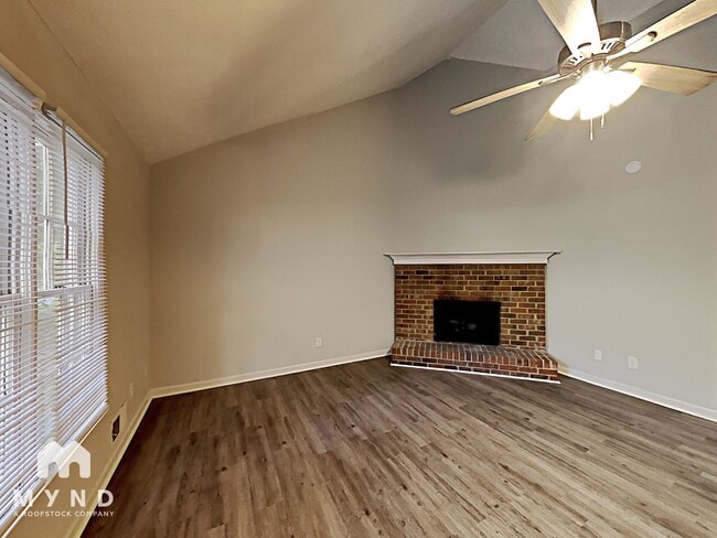 Foto del edificio - 1427 Hillside Pl SE