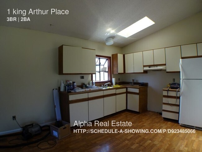 Building Photo - 1 King Arthur Pl