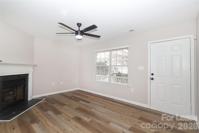 Foto del edificio - 6227 Stonefort Ct