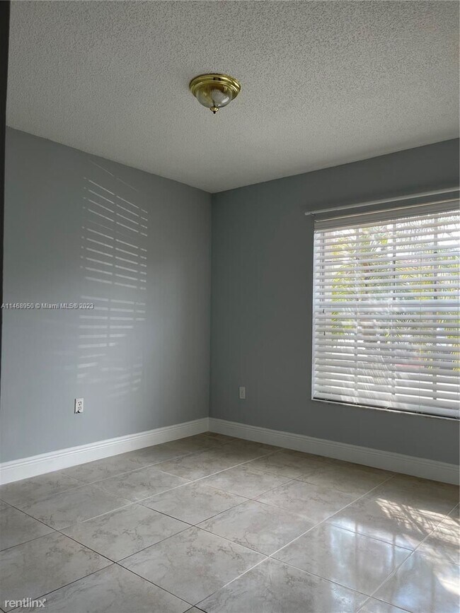 Building Photo - 3 br, 2 bath House - 10001 SW 162nd Ct