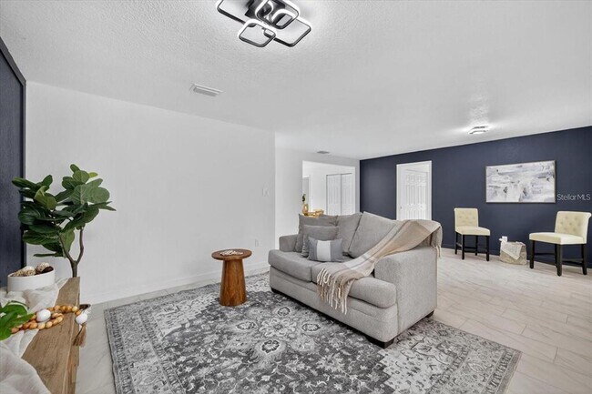 Foto del edificio - 8609 Fish Lake Rd