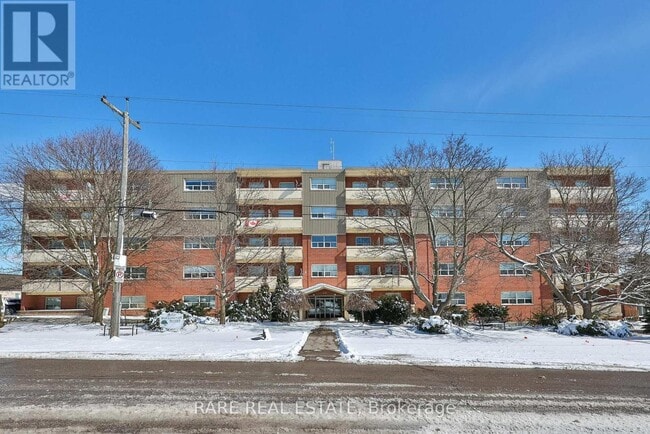 Building Photo - 49 Wellington St