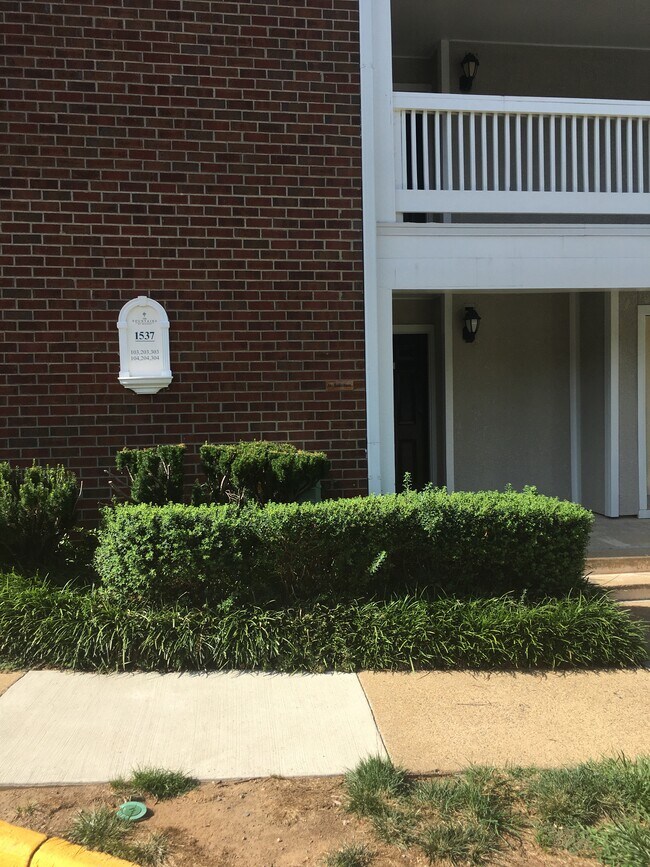 Front view of Apartment - 1537 Lincoln Way