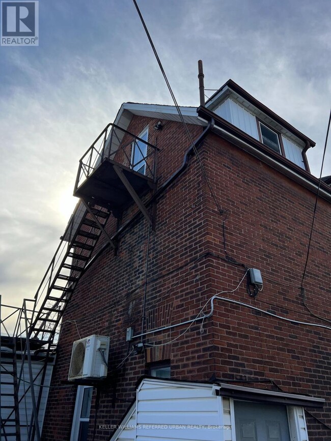 Building Photo - 225 Rosemount Ave