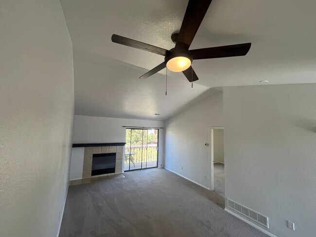 Foto del edificio - $500 OFF MOVE IN SPECIAL-  2BD/2BA with in unit washer/dryer