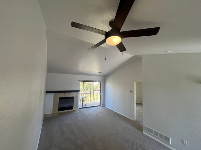 Building Photo - $500 OFF MOVE IN SPECIAL-  2BD/2BA with in unit washer/dryer