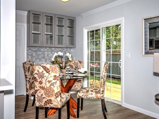 Foto del edificio - 1545 Walnut Grove Ave