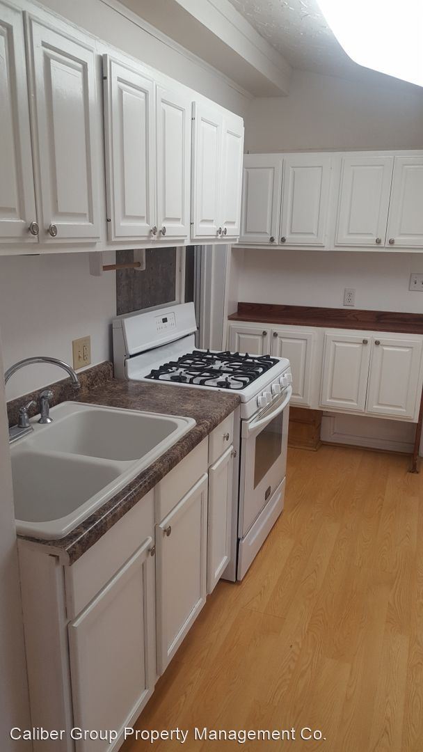 Building Photo - 2 br, 1 bath House - 515 W 3rd Street