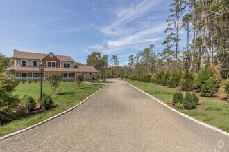 Building Photo - 641 Little Bird Rd