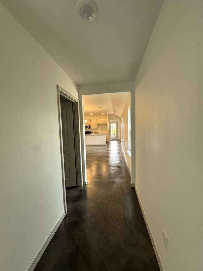 Building Photo - Located in the Glendale Area!!! New Build ...
