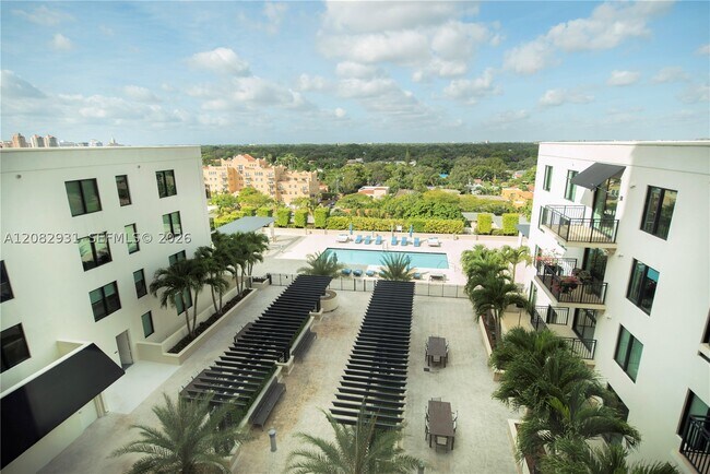 Foto del edificio - 1300 Ponce de Leon Blvd
