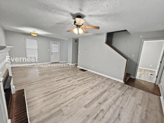 Foto del edificio - 3 Bed, 2 Bath Home with Garage / Pet-Friendly / Vouchers Accepted / Available Now!