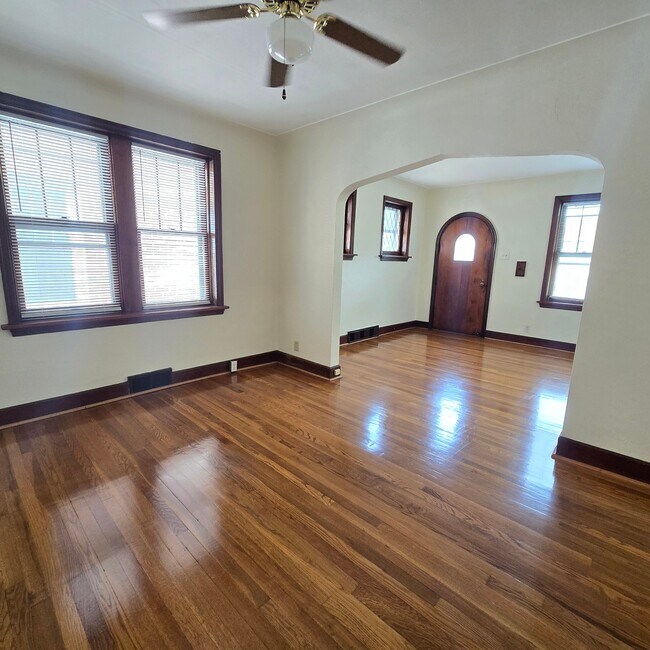 Foto del edificio - 3529 Lawn Ave