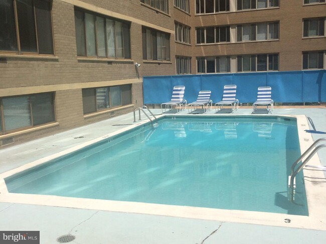 Foto del edificio - 2030 F St NW