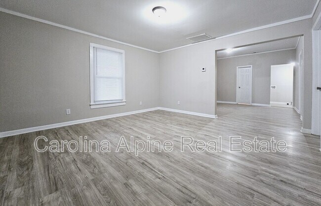 Building Photo - 1323 4th St