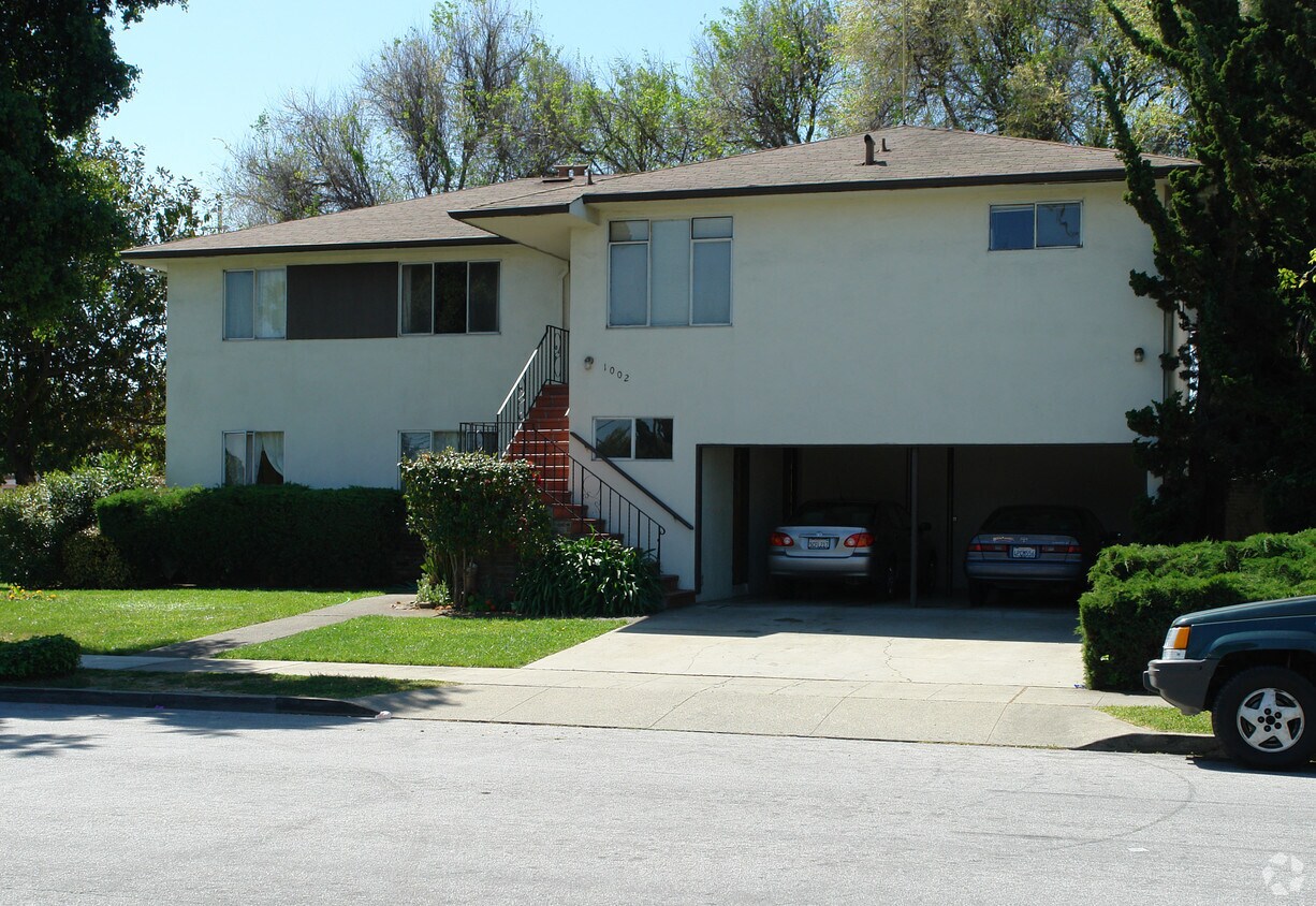 Primary Photo - 1002 Olive Ave
