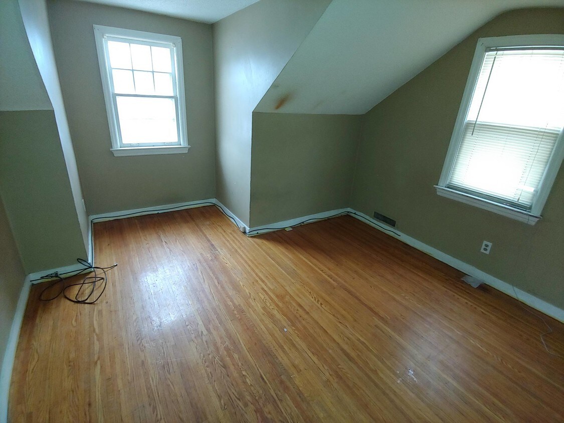 Primary Photo - 183 Rockview Terrace