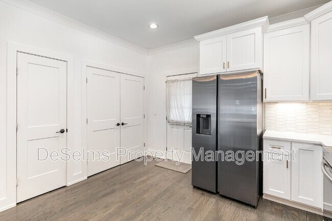 Foto del edificio - 4423A Providence Heights