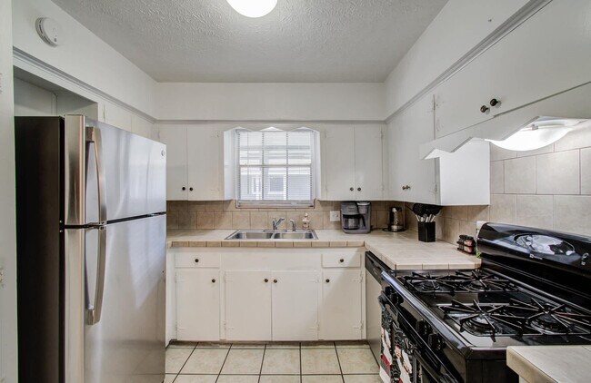 Foto del edificio - 5542 Holly St