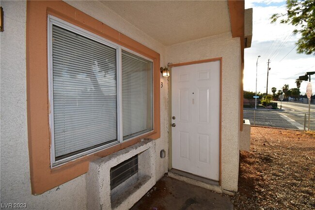 Building Photo - 3017 W Carey Ave
