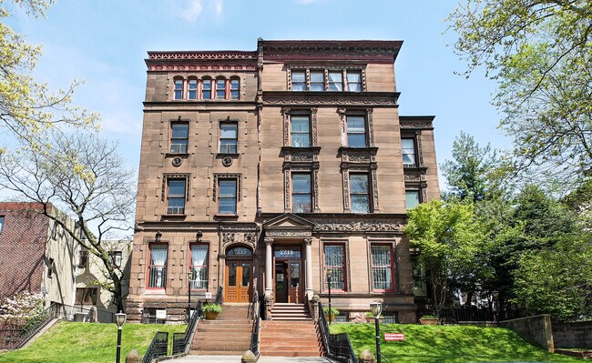 Building Photo - 2213 Green St