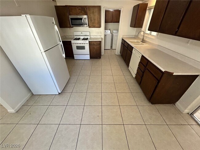 Foto del edificio - 1937 Capistrano Ave