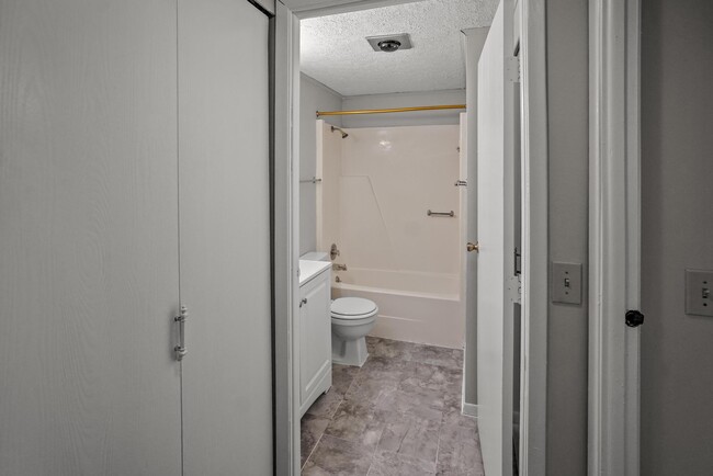 Foto del edificio - 9537 Olde Woods Dr