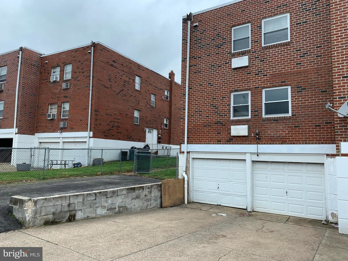 Primary Photo - 9875 Frankford Ave
