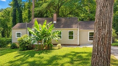 Building Photo - 3053 Memorial Dr SE