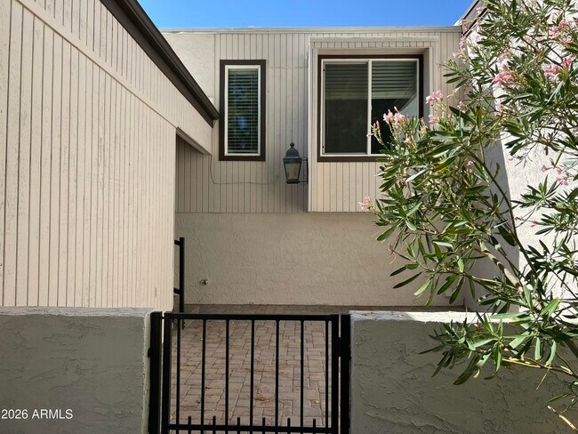 Foto del edificio - 7527 E Pleasant Run