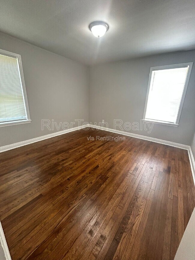 Foto del edificio - 1070 E Walthal Cir