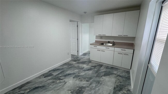 Foto del edificio - 2731 NW 100th St