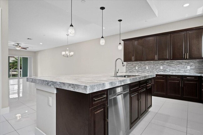 Foto del edificio - 7114 Edison Pl