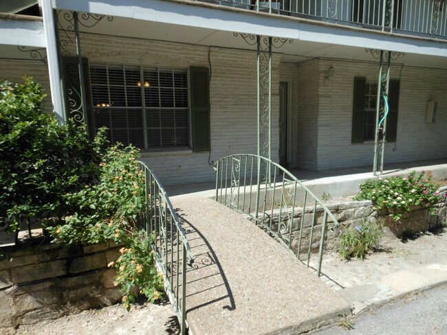 Foto del edificio - 2516 Enfield Rd
