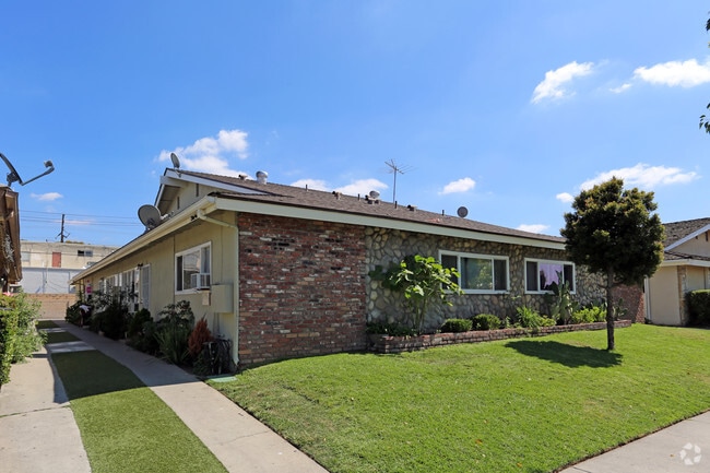 Building Photo - 1021 N Shattuck Pl