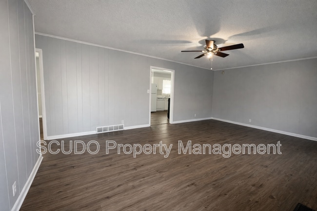 Building Photo - 12509 E 53rd St