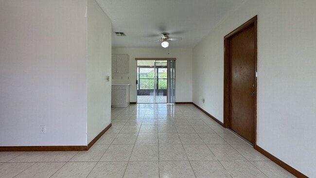 Building Photo - 716 Caribou Dr