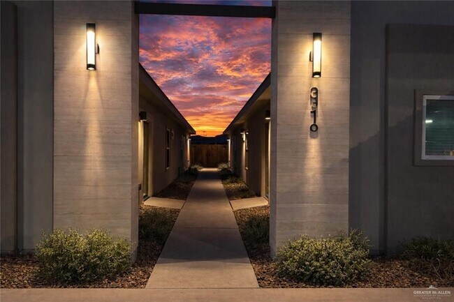 Building Photo - 19 19th St