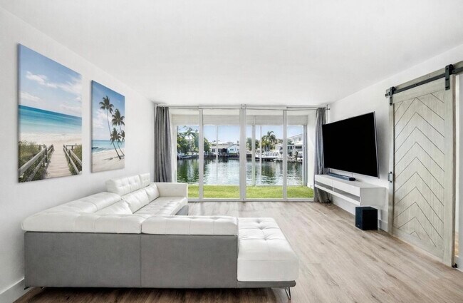 Foto del edificio - 698 NE Spanish River Blvd