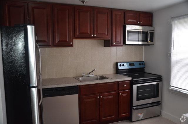 Kitchen - Maple Court Apartments