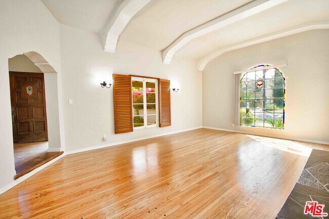 Foto del edificio - 168 N Doheny Dr