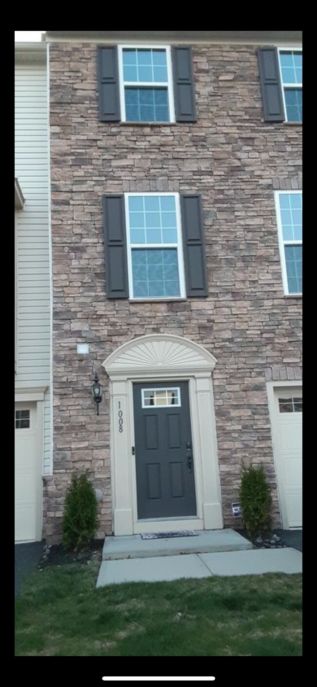 Building Photo - 1008 Mississippi St