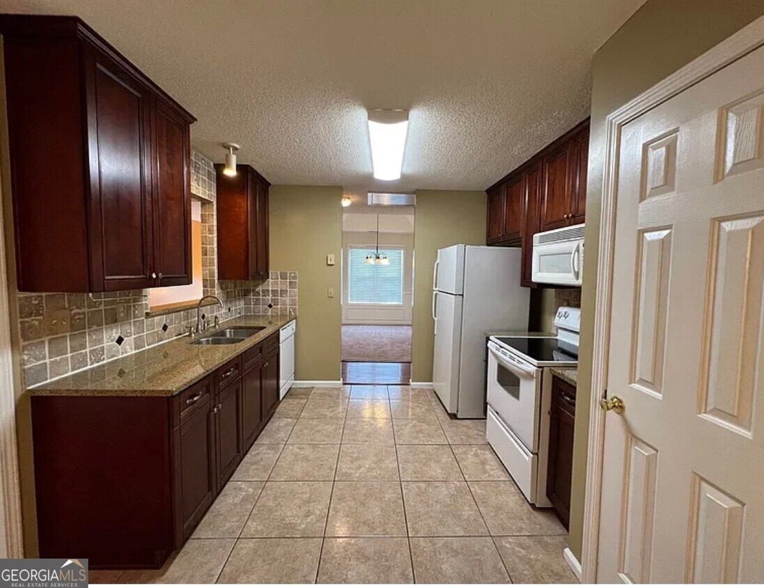 Building Photo - 1128 Chateau Terrace