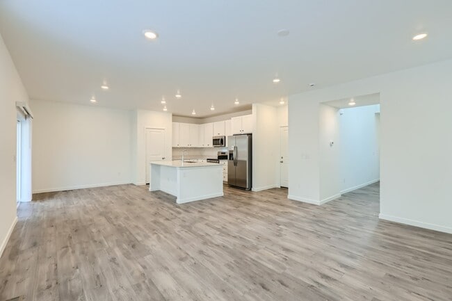 Foto del edificio - 637 Thistle Pl