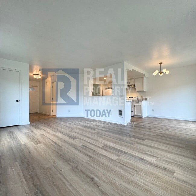 Building Photo - Yang - 334/336 (Olympic Group)