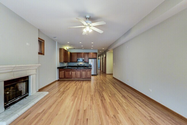 Foto del edificio - Stunning Wicker Park 3 Bed - Available August 1st